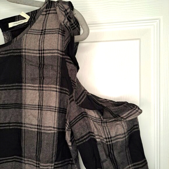 Maurices Black Gray Plaid Cold Shoulder Fall Autumn Top Size Small - Picture 6 of 8